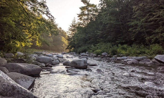 Woodsville Cabina | White Mountain scenic river camp with cozy cabin
