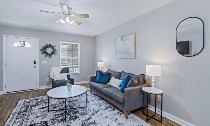 Trenton Casa | White Oak - fire pit, fast wifi, & free parking