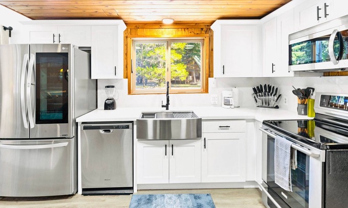 Packwood Casa | White Pass Wonder - Hot Tub, Wifi, Wood Stove