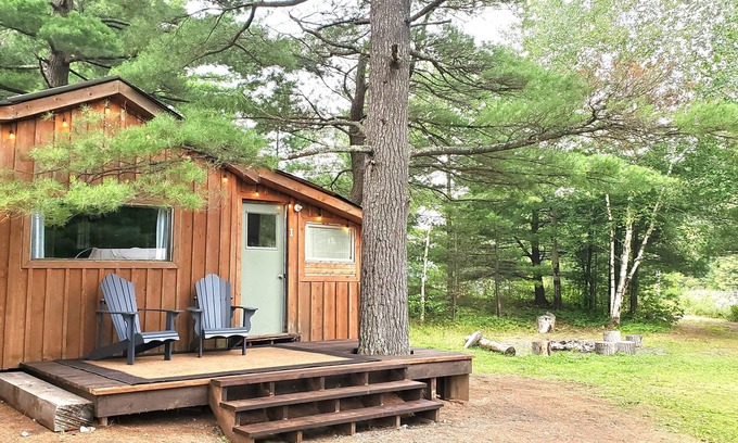 Washagami Cabina | White Pine Cabin at Pine Falls Lodge