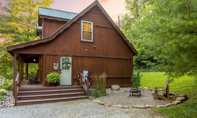 Millersburg Cabina | White Pine . Trailside Lodging