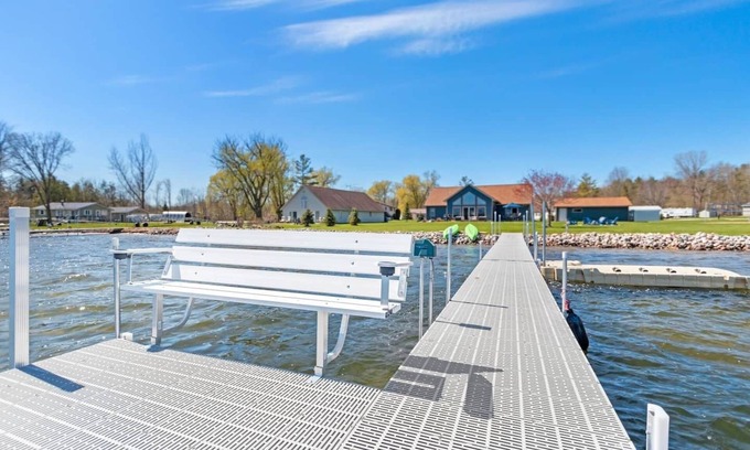 Brazeau Cabaña | White Potato Lake Waterfront Cottage, Family Friendly, NUEVA CONSTRUCCIÓN