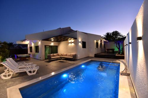 Eilat Villa | White-Private pool Luxury Villa Eilat