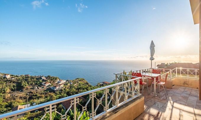 Calheta Chalet De Esquí | White Rabbit II by Madeira Sun Travel