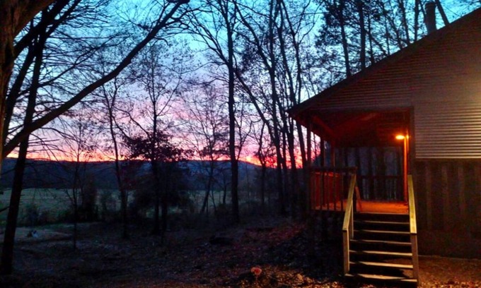 Madison County Cabina | White River Adventure Cabin @ Pig Trail Scenic Hwy near Combs AR. ATV & Hiking