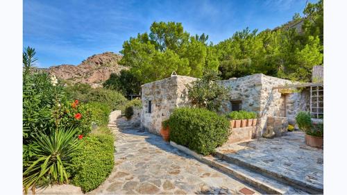 Aspros Potamos Apartamento | White River Cottages - rustic minimalist holiday houses