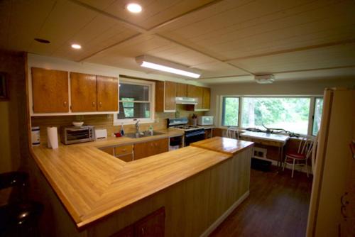 Eureka Springs Casa | White River Float Trips - Charming country 4Bd 2Ba Full House - Near Beaver Lake & Dam and Eureka Springs - 3 boat ramps within 3 miles