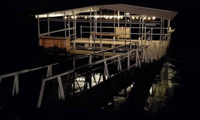 Lakeview Cabina | WHITE RIVER LODGE Sleeps 12 3 bed/2 bath Wifi Barbq Solar Dock/Ramp fenced yard