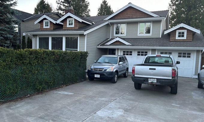 Surrey Casa | White Rock Fire Place Massage. 10 min Walk To The Beach.