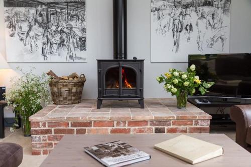 Child Okeford Casa | White's Ground