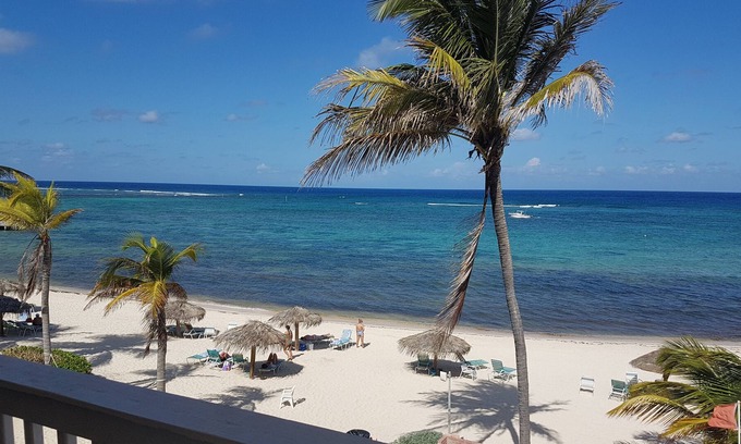 Colliers Bay Casa | Morritts Oceanfront Penthouse Unit