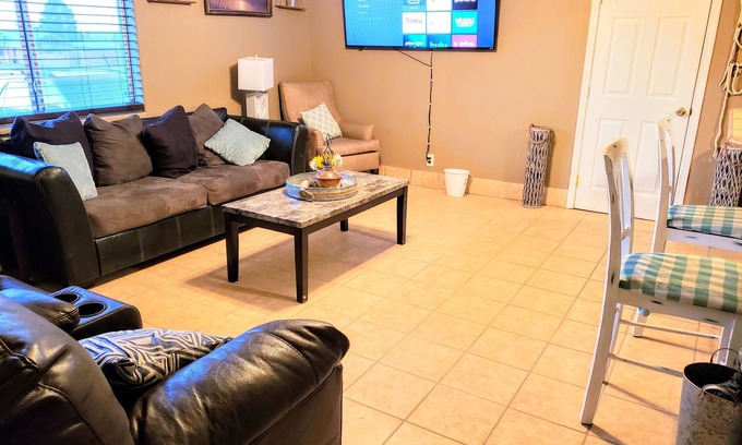 Alamogordo Casa | White Sands Oasis: "The Sleepy Oasis HQ, Pet Paradise, & Tealight Nights!"