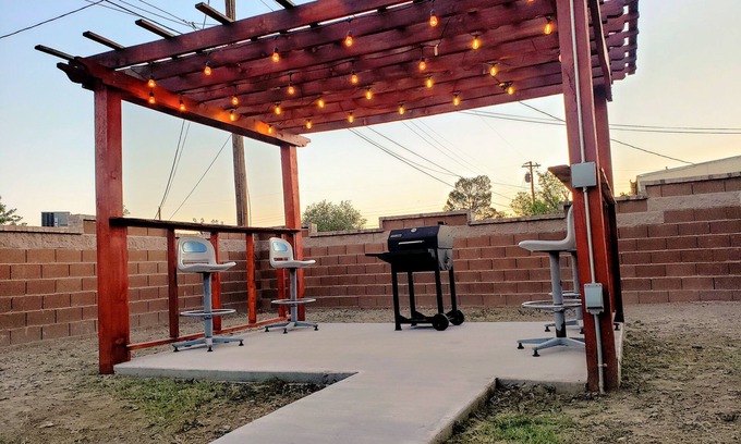 Alamogordo Casa | White Sands Retreat: Dreamy 3BR Ultimate Comfort & Backyard Bliss!
