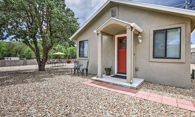 Prescott Casa | White Spar Cottages Near Whiskey Row, Prescott Courthouse. Large Parking Area.