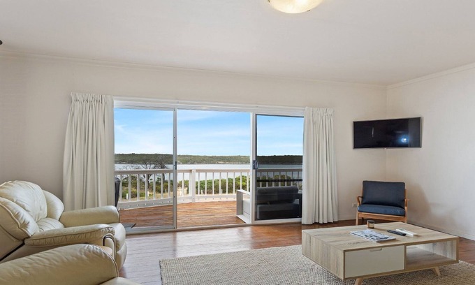 Lake Wangary Casa | White Springs, our peaceful holiday house in Coffin Bay