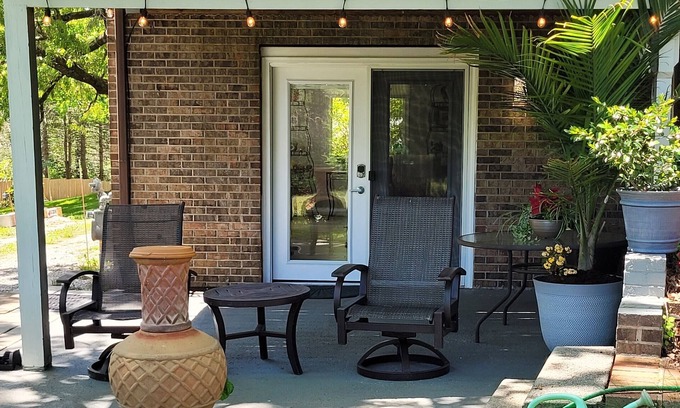 Brevard Apartamento | WHITE SQUIRREL SUITE -IN THE CITY WALK TO DOWNTOWN