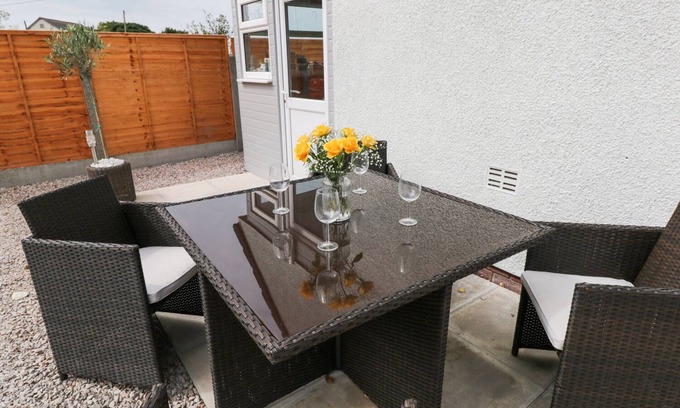 Roosebeck Cabaña | WHITE STONES, pet friendly, country holiday cottage in Roose