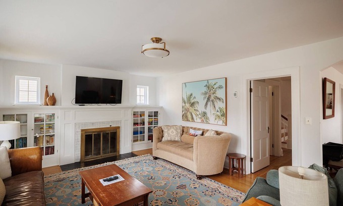 White Sulphur Springs Casa | White Sulphur Springs Downtown Home