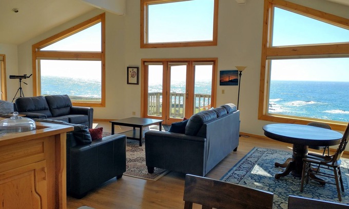 Shelter Cove Casa | White water views, location, comfort.