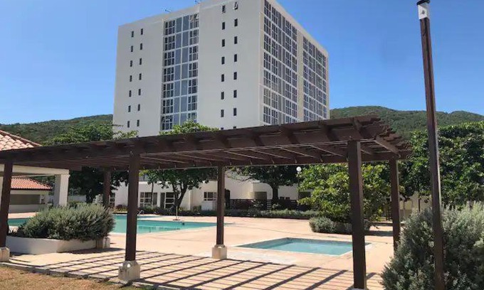Portmore Apartamento | White waves 111