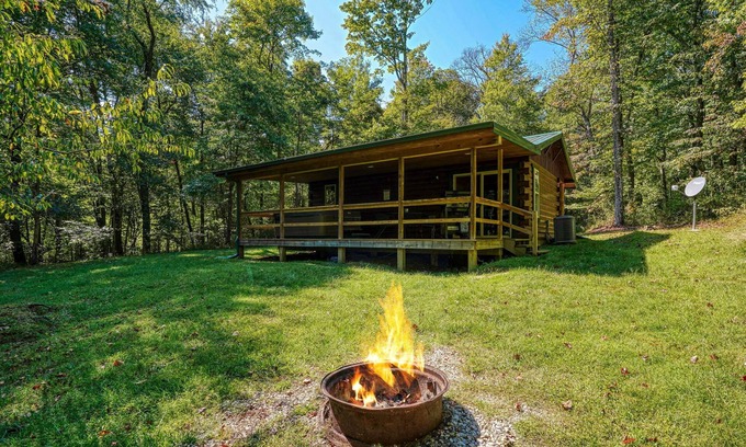 Logan Cabina | White Wolf Lodge by The Inn & Spa at Cedar Falls