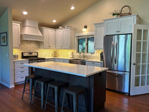 Whitefish Casa | Whitefish Home, Sleeps 7, Hot Tub, AC