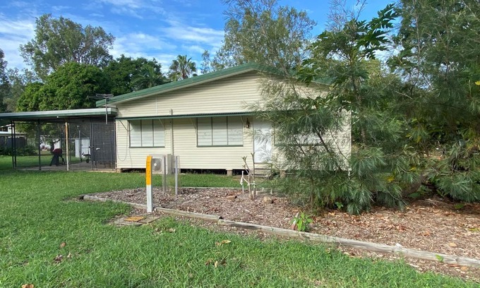 Picnic Bay Casa | Whitehaven 2 - An affordable Queenslander in picturesque Picnic Bay