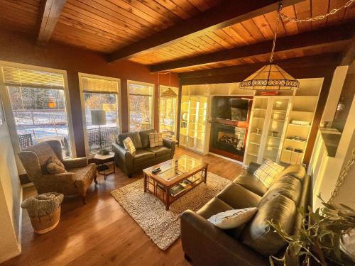 Whitehorse Casa | Whitehorse Home on the River