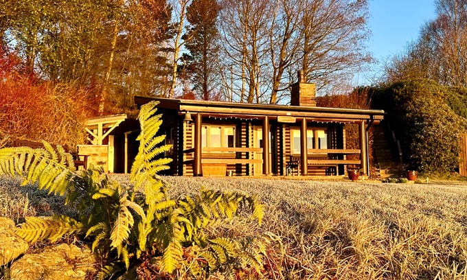 Barnoldswick Cabaña | WHITEMOOR LODGE, pet friendly, with open fire in Salterforth