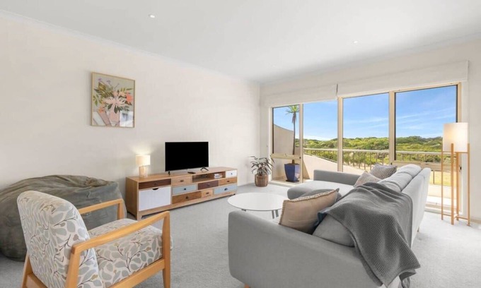 Torquay Casa | Whites Beachfront Retreat: Pet Friendly