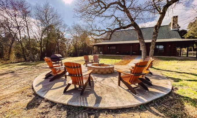 Athens Cabina | WhiteTail Lodge @ Cedar Cove Ranch, 700 acres con 25 acres de lago privado