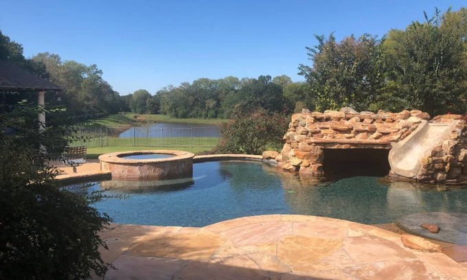 Bryan Casa | Whitetail Ranch Manor Retreat 685 ACRES!