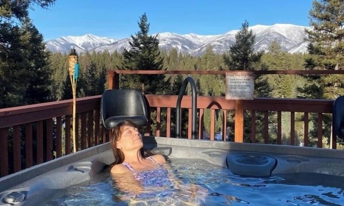 Seeley Lake Apartamento | Whitetail View, Secluded, Hot Tub-Spectacular View.