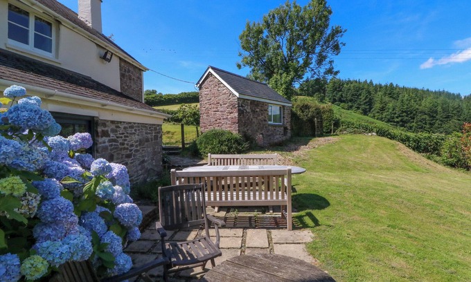 South Molton Cabaña | WHITLEY FARM, pet friendly, character holiday cottage in South Molton