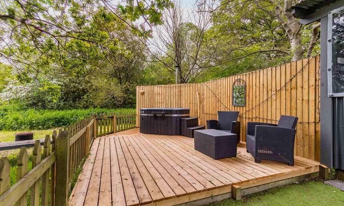Thetford Cabina | Whoa Stop - Norfolk Holiday Properties