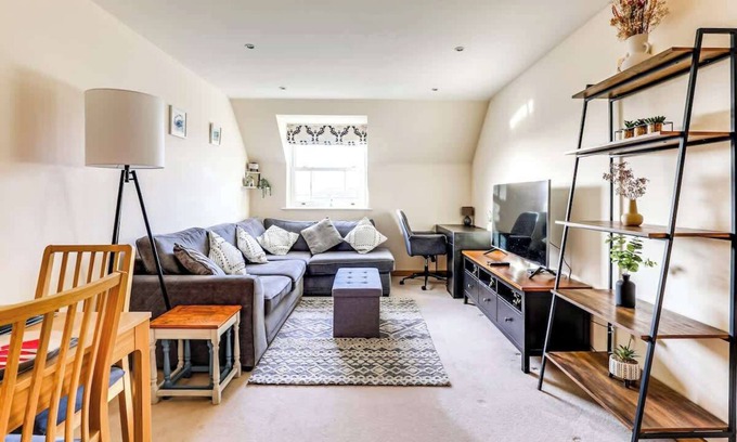 Ware Apartamento | Whole 2 Bed Flat - Contractors, Families & More