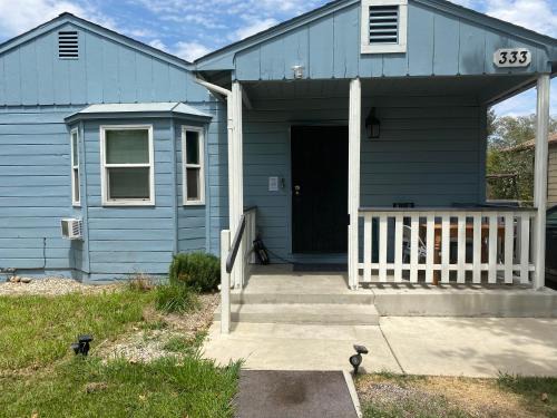 Old North Sacramento Casa | WHOLE Family - Barrette (front)