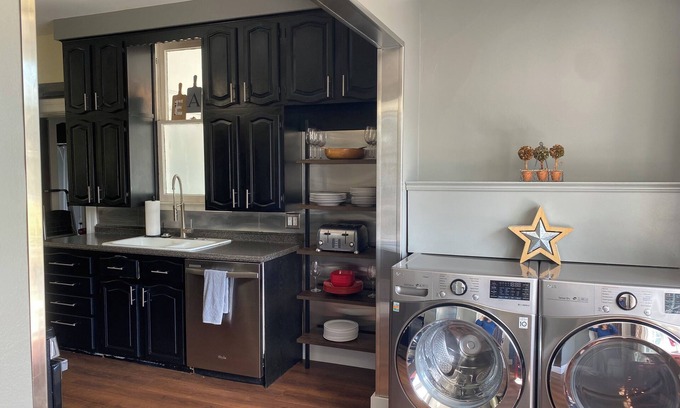 Athens Casa | Whole Hours. 1/2 mile walk to Court St and a short walk to the OU campus.