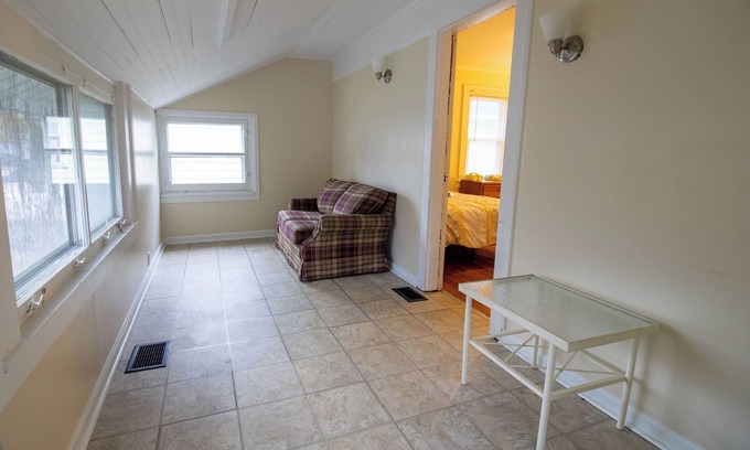 Rochester Casa | Whole House 5 min from Airport 5-Beds sleep 10