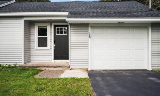 Perinton Casa | Whole house in Pittsford NY
