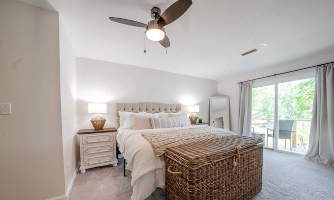 Southmont Casa | Whole House on High Rock Lake with Private Dock. Jet Ski and Boat Available!