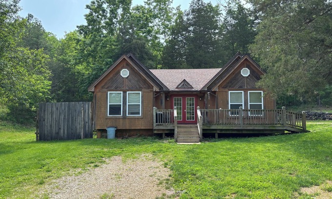 Eminence Casa | Whole house, secluded getaway near Alley Springs, Eminence , Missouri.