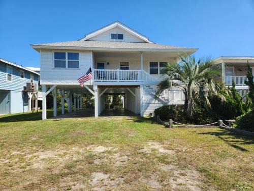 Ocean Isle Beach Casa | WHOLE HOUSE - Short walk to the beach