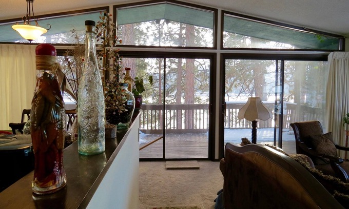 Kettle Falls Casa | Whole house with four bedrooms, laundry room, hot tub, living and dining room.