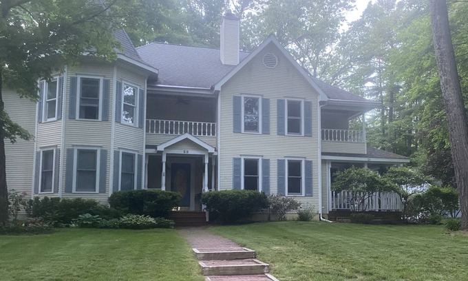 Saratoga Springs Casa | Whole meet discount ! Spacious townhouse in lake community. Near Track, SPAC !