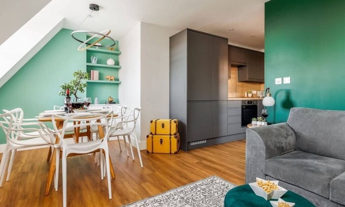 West Cliff Apartamento | Wholesome Family 3-Bed, 2-Bath Apt; Free Gym & PKG