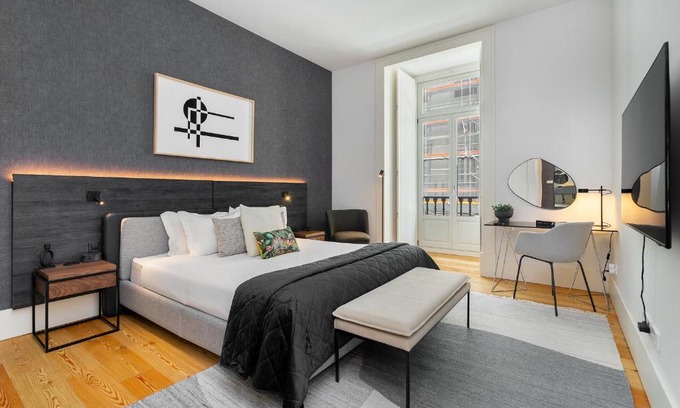 Santa Maria Maior Apartamento | WHome Prime Location Contemporary Luxury Apartment w/AC & Elevator