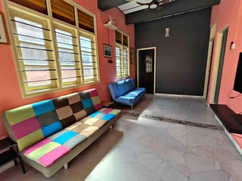 Ipoh Casa | Wi-Fi 100MB Free Ipoh Happy Big House SemiD TH24 16 pax