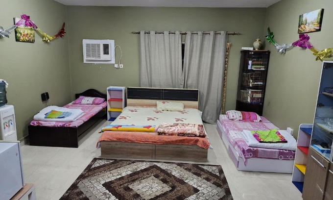 Al Muntazah Apartamento | Wide Apartment- Room & Hall