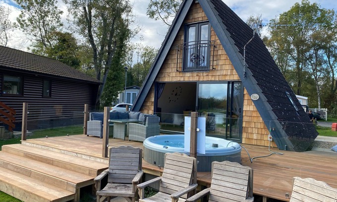 Tattershall Cabina | Widgeon is prime location on duck lake, bbq & Large Hot Tub with private fishing @tattershall lakes